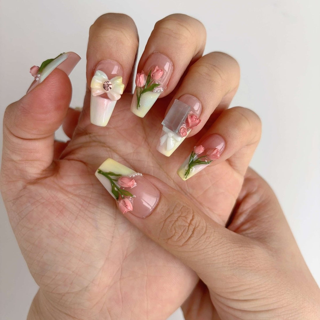 Spring Romance in Bloom: Why Everyone's Crushing on These 3D Tulip Bouquet Press-Ons 🌺