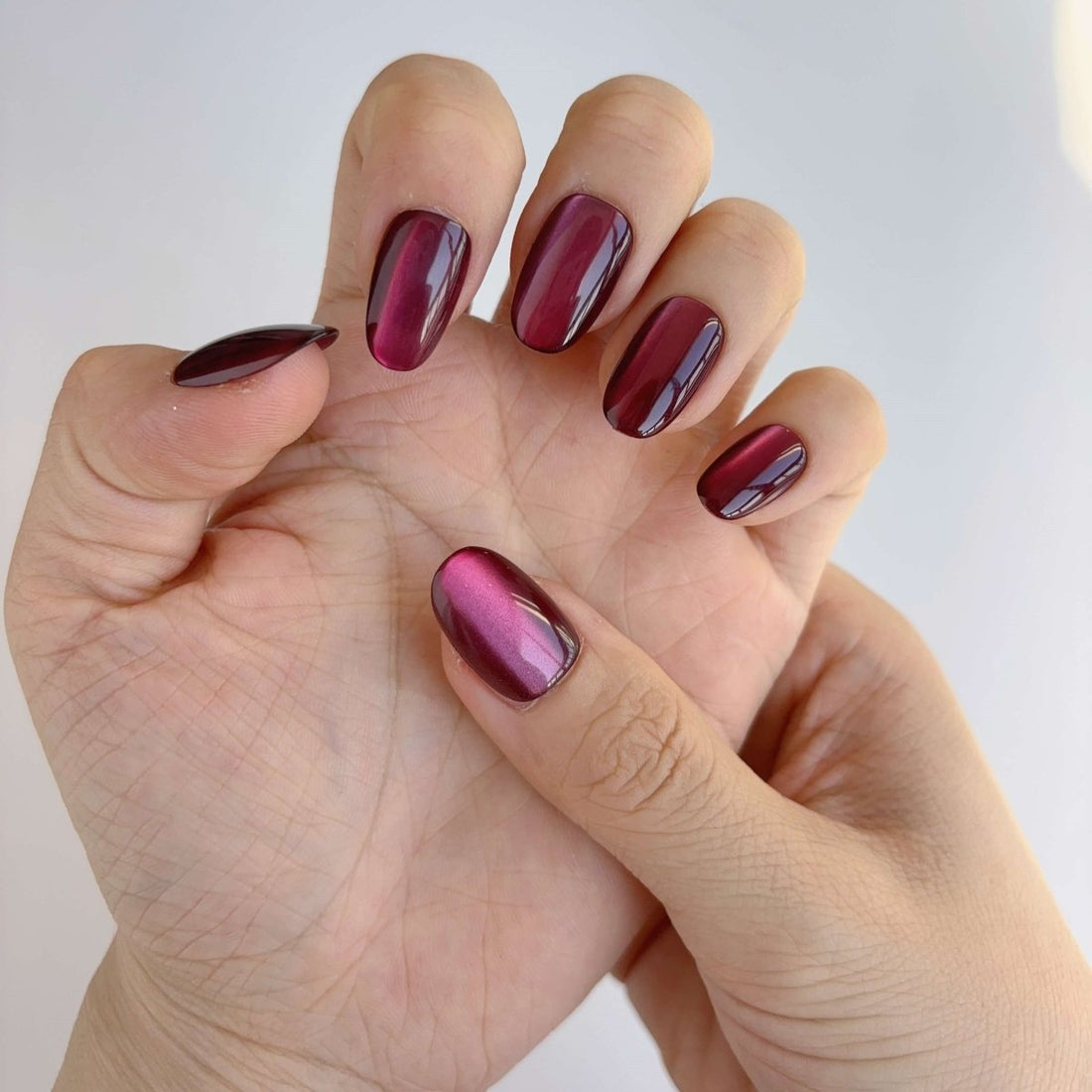 🌌 Velvet Eclipse: The Cat’s Eye Press-Ons That Are Pure Magnetic Drama