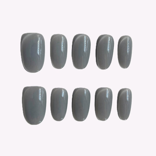 Luxe Twilight Cat’s Eye nails displayed with shifting shimmer
